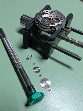 Ratchet wheel, crown wheel, crown wheel center and click parts removed. 