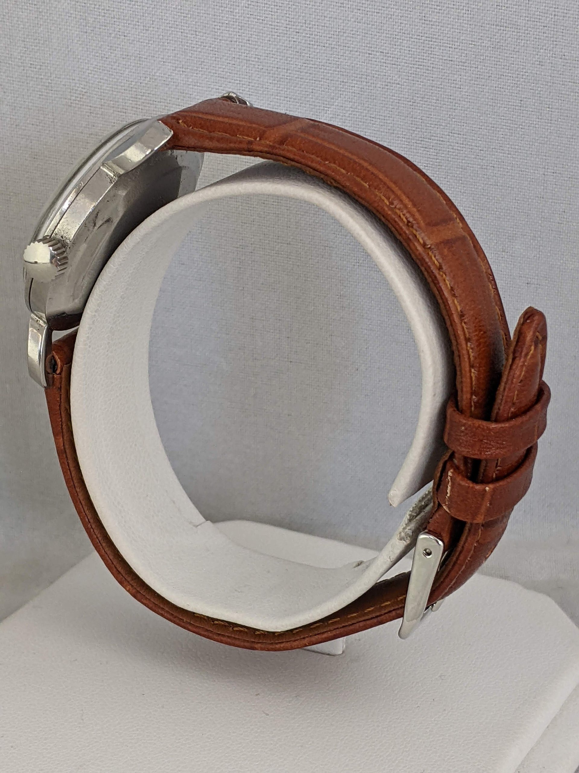 Vintage 1960s Wyler Watch with Crab Claw Lugs